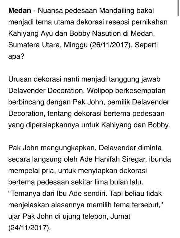 News excerpt reporting that DeLavender Decoration, owned by Pak John, prepared the Mandailing village-themed decoration for Kahiyang Ayu and Bobby Nasution's wedding reception in Medan
